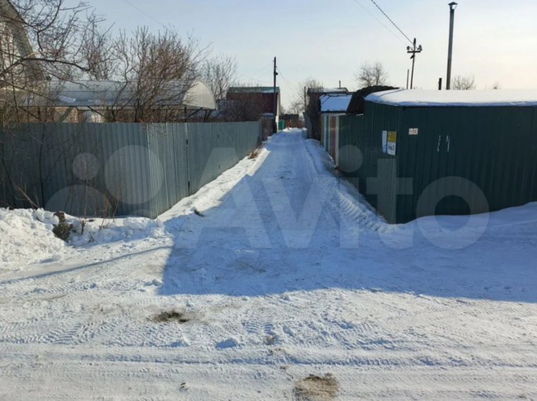 В Ленинском районе Челябинска в СНТ «Станкостроитель» продается дача в 6 соток с небольшим домиком площадью 20 квадратных метров за 500 тысяч рублей