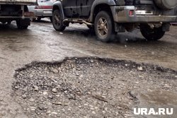 Жители жалуются на огромные ямы
