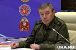 Валерий Герасимов вручил награды военнослужащим, сообщило Министерство обороны