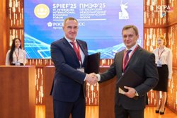 Новый договор о сотрудничестве подписали глава ХМАО Руслан Кухарук и гендиректор АО  «Группа страховых компаний «Югория» Олег Овсяницкий