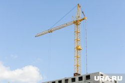 В результате падения крана пострадавших, предварительно, нет