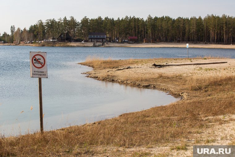 Купаться в жаркие дни в холодной воде очень опасно (архивное фото)