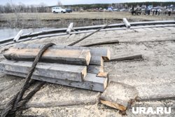 Мост построен на лесной дороге 