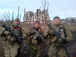 Евгений Неупокоев с сослуживцами 