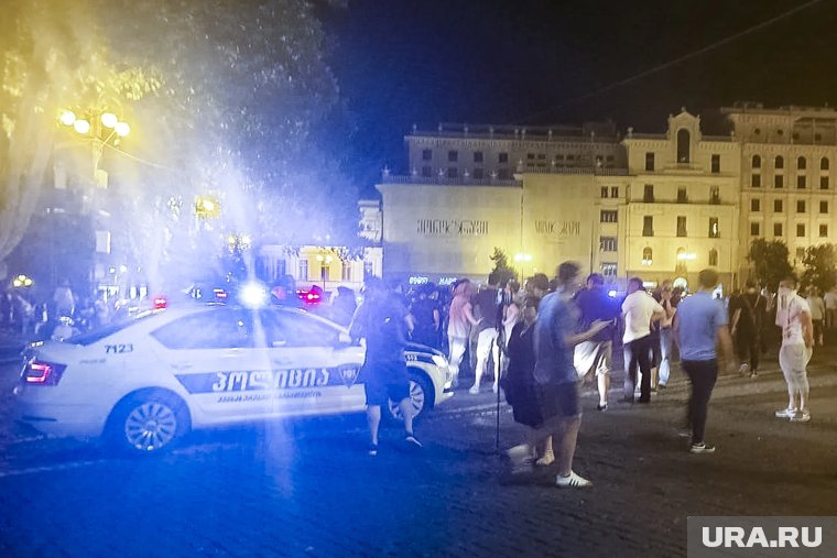 В результате пострадала съемочная группа и техника телеканала