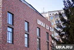 Во Владивостоке выпускники на последнем звонке танцевали на неогороженной крыше школы (архивное фото)