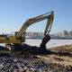 Гендиректор тюменской компании отрицает травмы работника, которого едва не убил ковш экскаватора