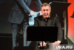 Актер старается избегать внимания постояльцев и сотрудников санатория