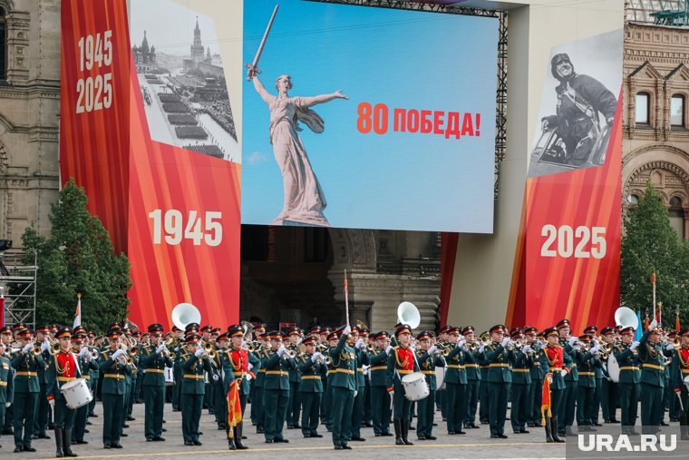 Композиция посвящена 80-летию Великой Победы и подвигам березниковцев в годы войны