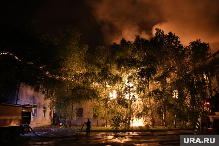 Жильцы соседнего деревянного дома эвакуировались