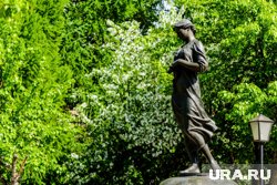 Скульптуру установили в сквере Челябинска еще в 2004 году