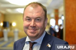 Станислав Наумов подарил министру спорта России талисман Парижского полумарафона