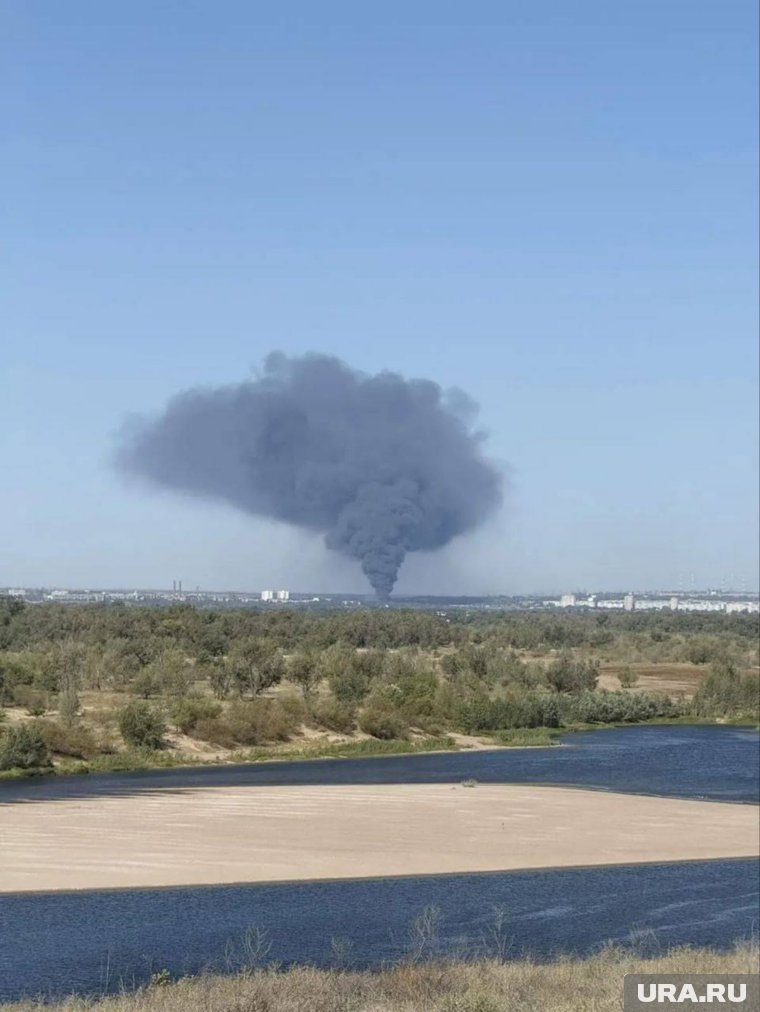 Дым от пожара видно за многие километры