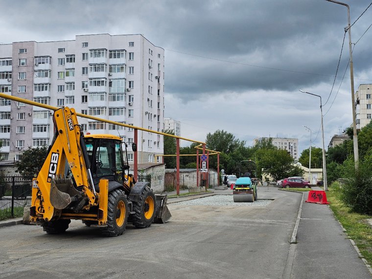 На улице в центре Кургана завершают ремонт дороги