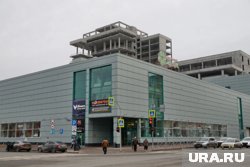 Внутри планируют открыть деловой центр с бассейном