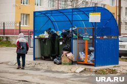 Рядом с мусорными баками часто оставляют пригодные вещи 