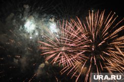 Салют должен был пройти в 22:00