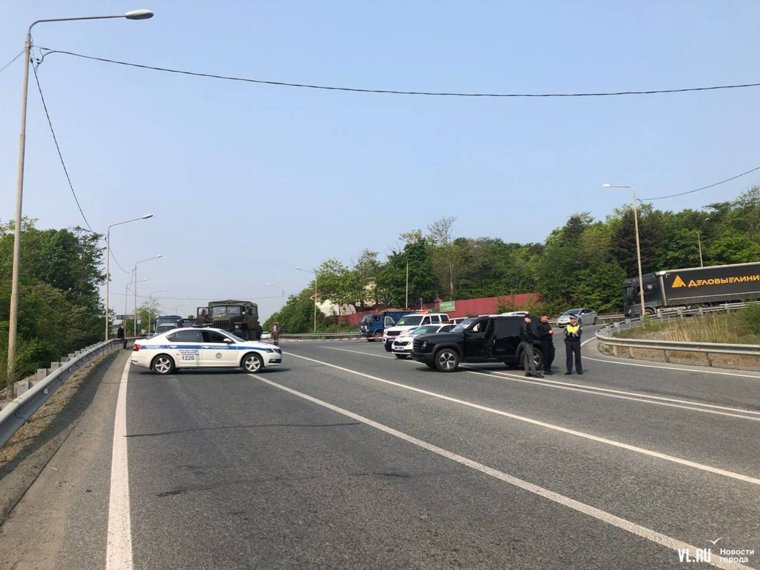 Во Владивостоке после утренних взрывов перекрыли дорогу на ул. Снеговой