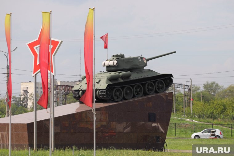 Памятник танкистам был установлен в Кургане в 1985 году