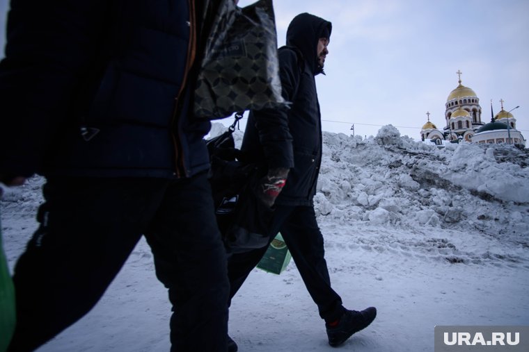 При переохлаждении ног рекомендуется зайти в теплое помещение и растереть ступни