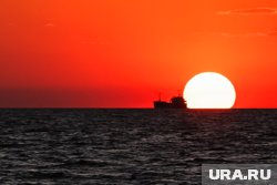 Нефть разлилась при погрузке на танкер