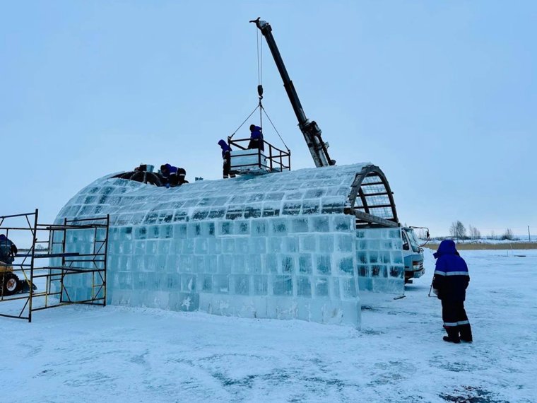 Ледяной храм на озере в Частоозерье