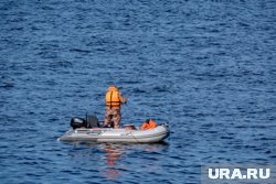 Челябинец рыбачил на лодке в местном водоеме