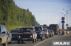 Водители стоят в пробке с вечера воскресенья (архивное фото)