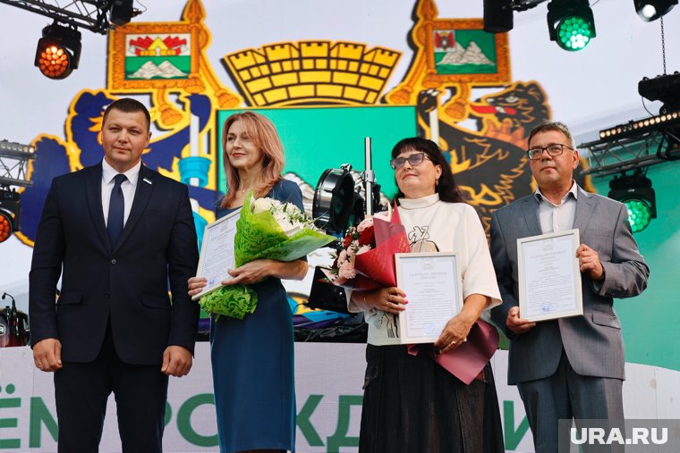 Трое представителей трудовых династий получили благодарственные письма в День города Кургана