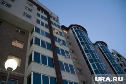В Нижневартовске ребенок выпал с пятого этажа