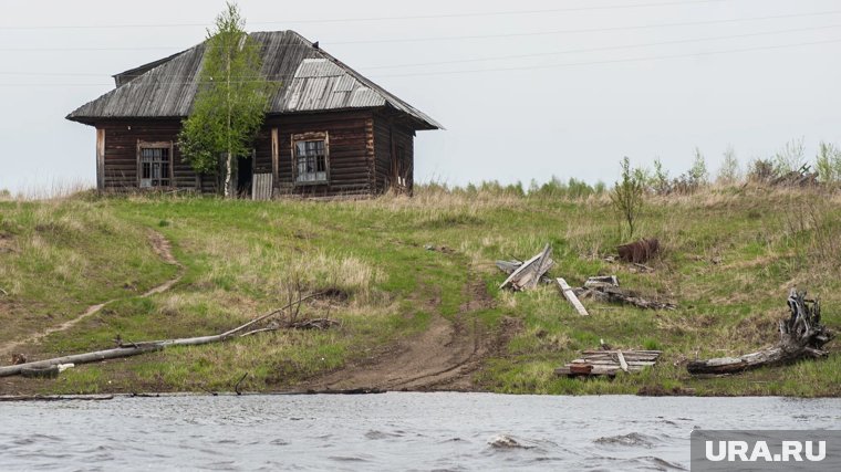Деревня Базуево отрезана от окружного центра, в ней нет медпункта и связи (ахифвное фото)