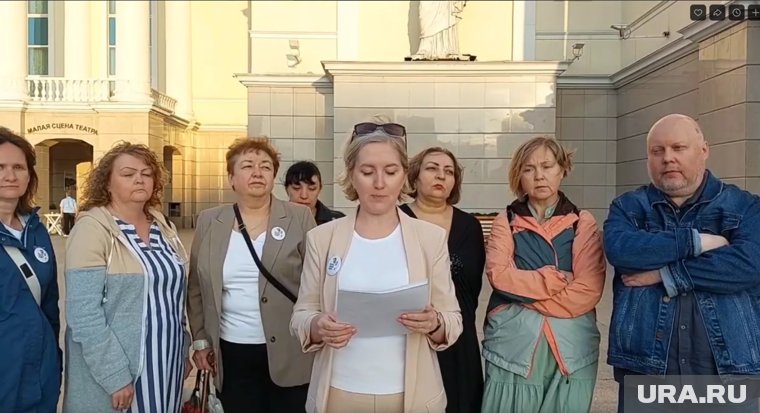В ход пошла «тяжелая артиллерия»: работники театра обратились к Путину из-за кресел и увольнений