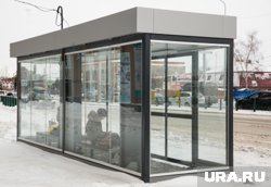 В Сургуте на улице Профсоюзов появились закрытые остановочные павильоны