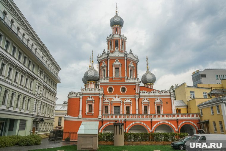 Храм знамения Божьей Матери в Шереметьевском дворе в Москве