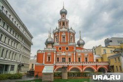 Храм знамения Божьей Матери в Шереметьевском дворе в Москве