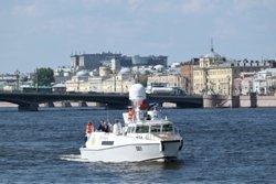 Перед началом проверки учений «Июльский шторм» глава государства прибыл к зданию Адмиралтейства на патрульном катере «Раптор»