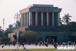 На фото мавзолей Хо Ши Мина в столице Вьетнама