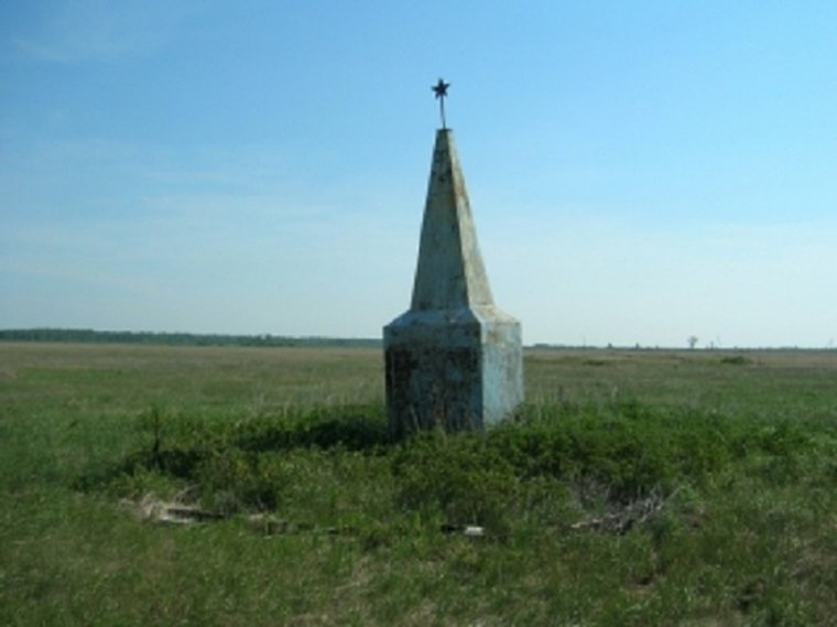 Обелиск в деревне Козлово