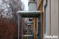 Ребенок упал на козырек подъезда (архивное фото)