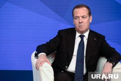 По словам Медведева, подобные действия представляют стремление к политическому монополизму 