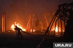 Пожар на Эльмаше охватил несколько зданий