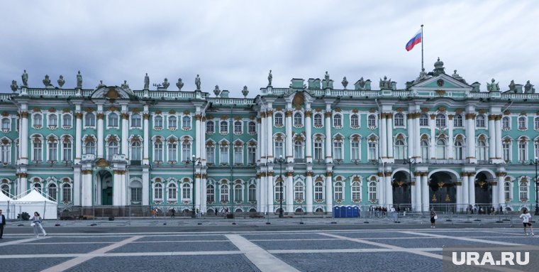 Зимний дворец временно закрыли из-за угрозы безопасности