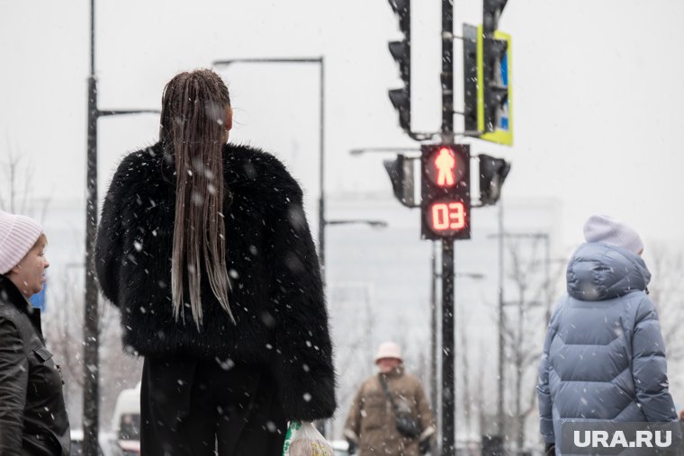 Вартовчанка гуляла босиком по снегу