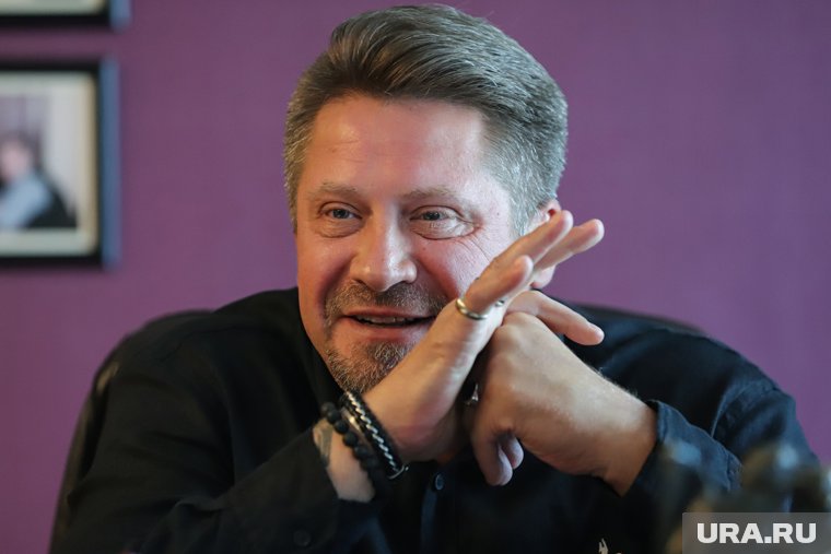   Алексей Бадаев говорит, что во всех театрах существует проблема поиска возрастных актеров