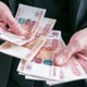 Кому повысят зарплаты в Свердловской области с октября: полный список
