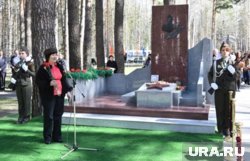 В 2015 году на Зельцовском кладбище в Новосибирске установили памятник герою-фронтовику Константину Власову