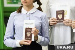 Ученица красноселькупской школы получила первый паспорт в Совете Федерации