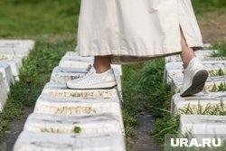 Даже спустя 20 лет после создания арт-объекта люди продолжают прыгать по клавишам и загадывать желания