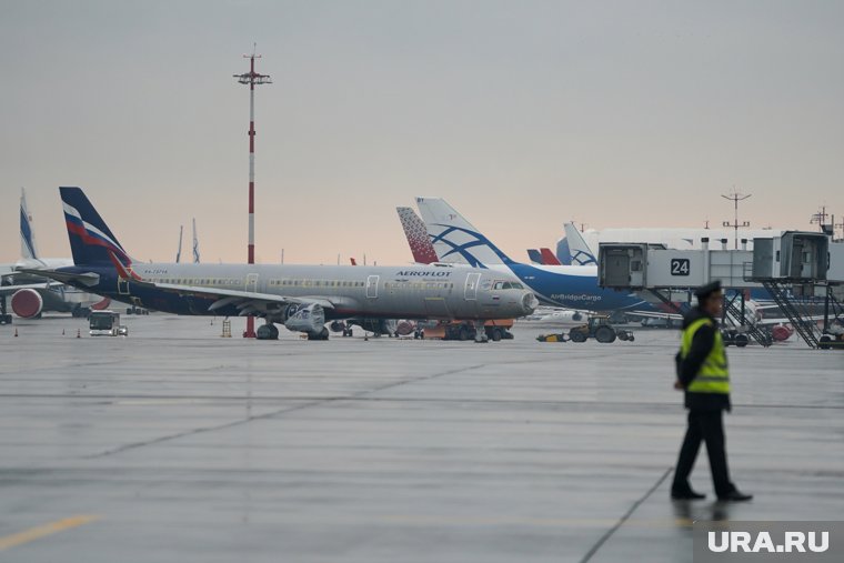 Экипажи и службы аэропорта в Казани принимают меры безопасности