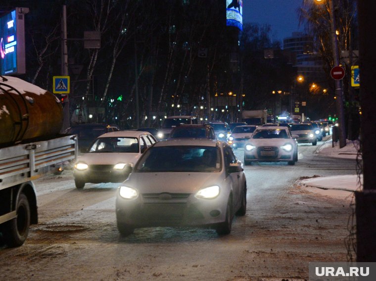 В Новом Уренгое водитель сбил пешехода на светофоре